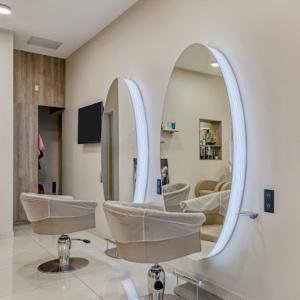 Photos de Ingrid attali le salon de coiffure soumises par les membres 