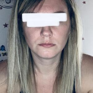 Photos de Lady brushing enregistrées avec une avis