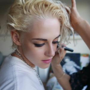 Couleur de cheveux blond platine Kristen Stewart