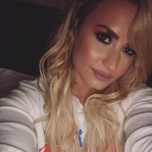 Nouvelle coupe de cheveux extensions Demi Lovato