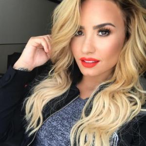 Nouvelle coupe de cheveux extensions Demi Lovato