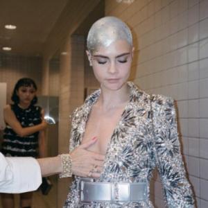 Petite fille cancer coupe de cheveux Cara Delevingne
