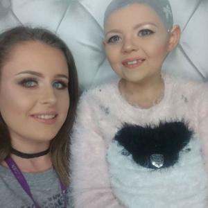 Petite fille cancer coupe de cheveux Cara Delevingne