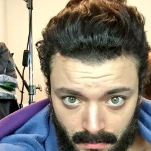 Cheveux et barbe de Kev Adams