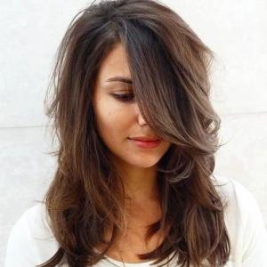 Coiffure cheveux mi-longs