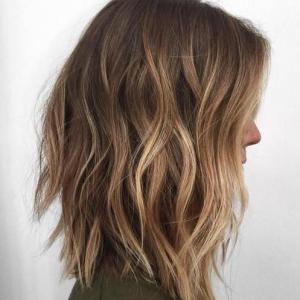 Coiffure cheveux mi-longs