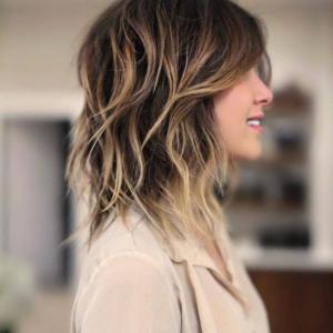 Coiffure cheveux mi-longs