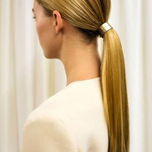 Coiffures pour cheveux raides