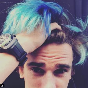 Couleur de cheveux bleu Antoine Griezmann