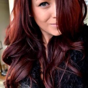 coiffure couleur burgundy rouge