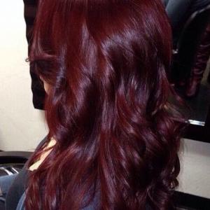 coiffure couleur burgundy rouge