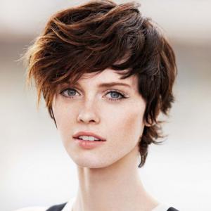 Coiffure cheveux courts garçonne