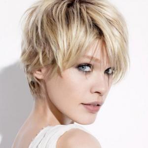 Coiffure cheveux courts garçonne