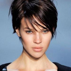 Coiffure cheveux courts garçonne