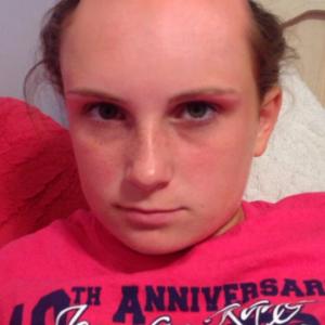 chauve avec crème dépilatoire