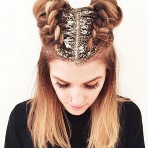 Coiffure à paillettes pour Noël