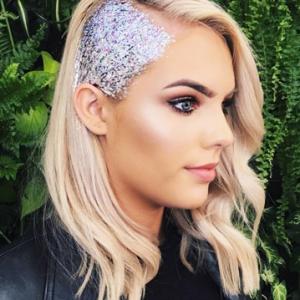 Coiffure à paillettes pour Noël