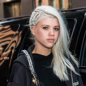 coiffure half hawk tresse africaine