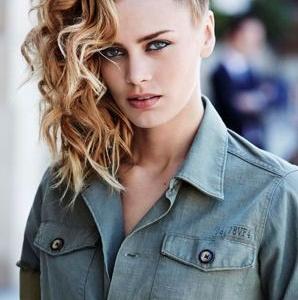 coiffure half hawk tresse africaine