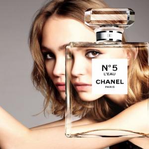 Lily-Rose Depp coiffure cheveux courts