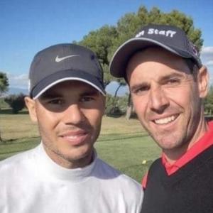 Coiffure Rafael Nadal se rase le crâne