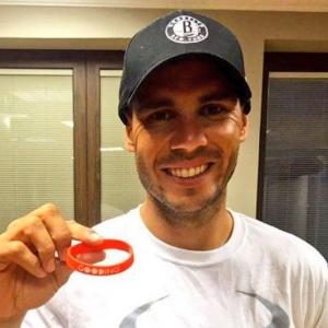 Coiffure Rafael Nadal se rase le crâne