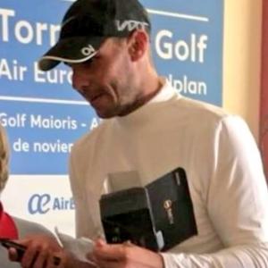 Coiffure Rafael Nadal se rase le crâne