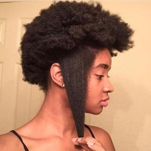 Cheveux afros rétrécissent avec l'humidité