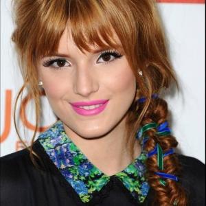 Coiffure tresses avec un tissu