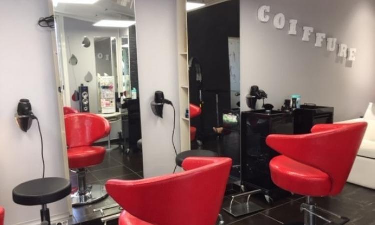 Coiffeur A L'hair Libre Possession
