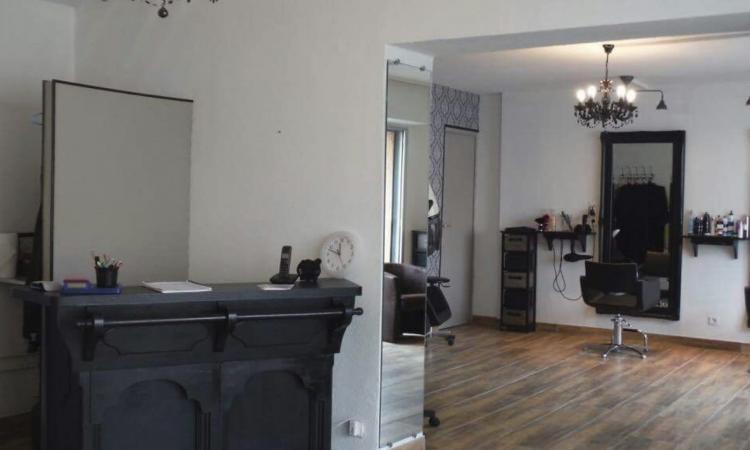 Coiffeur Aux Ciseaux D Or Vias