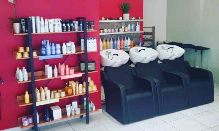 Coiffeur Au Salon De Cindy Avanne-aveney