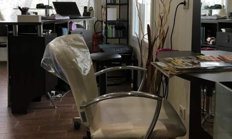 Coiffeur Aux Mèches De Lumiere Vernouillet