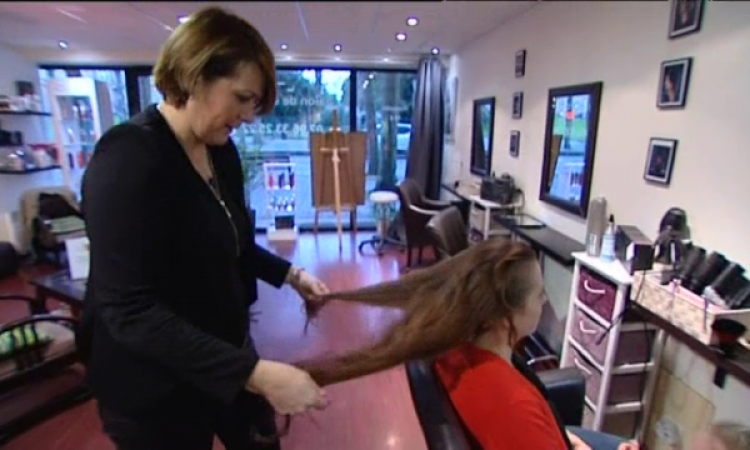 Salon de coiffure vient en aide aux femmes atteintes du cancer