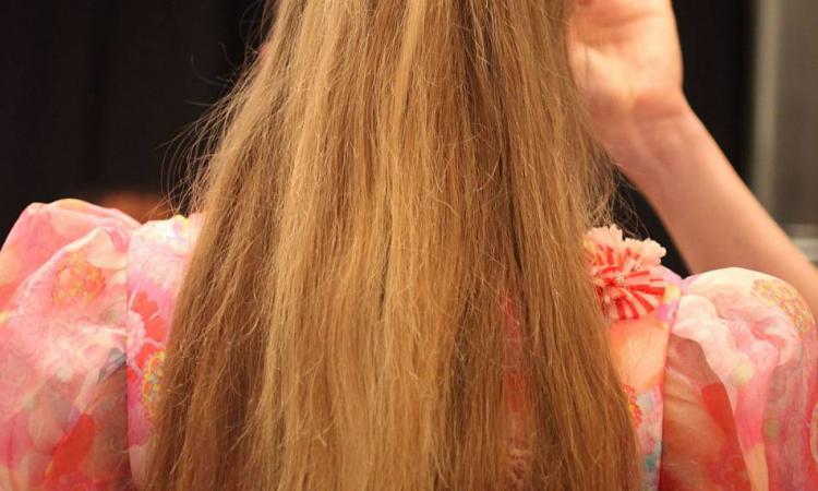 Moins de deux minutes pour cette coiffure !