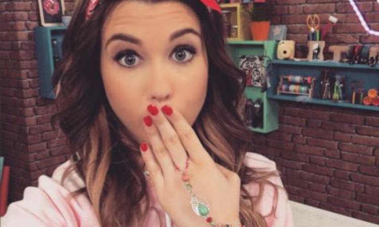 EnjoyPhoenix change encore de coiffiure