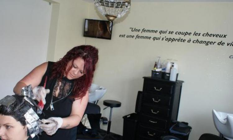 salon de coifure chez sa grand-mère