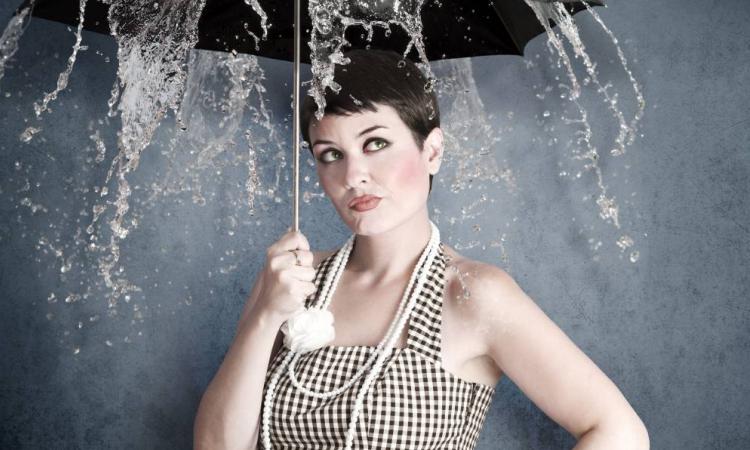 Coiffure sous la pluie