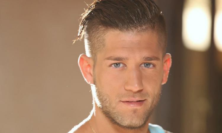 Paga avec les cheveux rouges