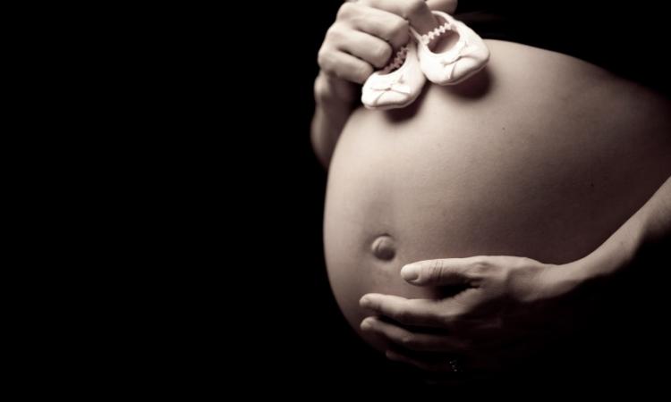 coiffeuse enceinte licenciee salon de coiffure