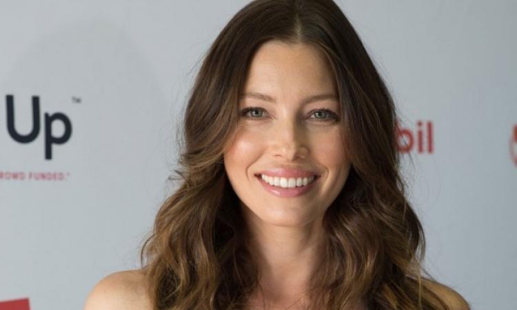 nouvelle coiffure  frange Jessica Biel