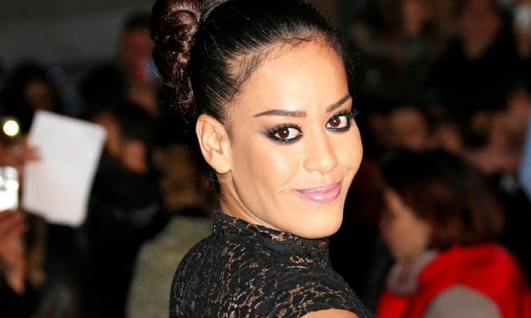 amel bent teste un tuto coiffure
