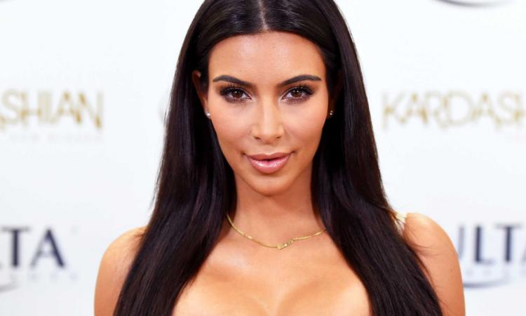 nouvelle coiffure cheveux violets kim kardashian