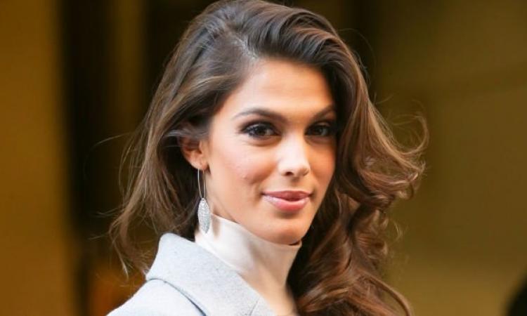 Miss Univers 2017 Iris Mittenaere Change De Coiffure