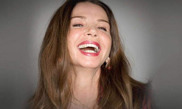 coupe de cheveux afro victoria abril