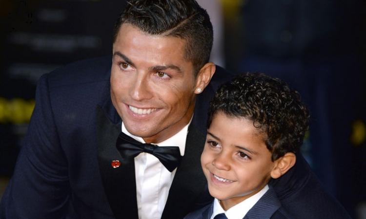 cristiano junior fait la même coiffure que cr7
