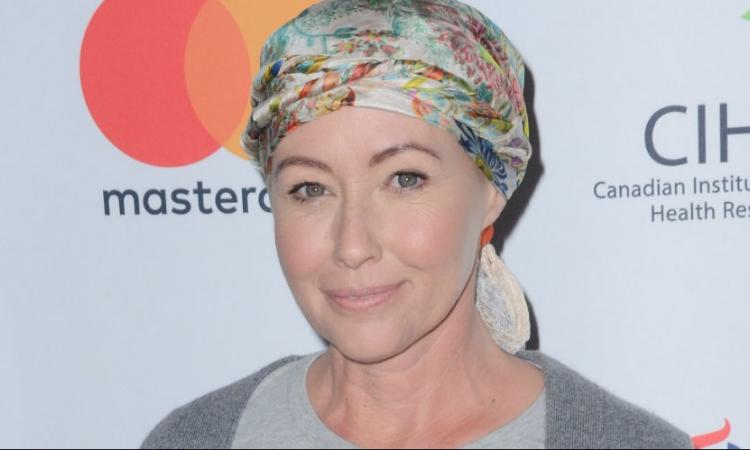 shannen doherty retrouve ses cheveux apres son cancer