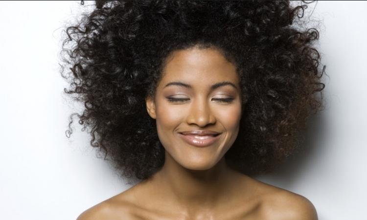 prendre soin des cheveux frises et crepus