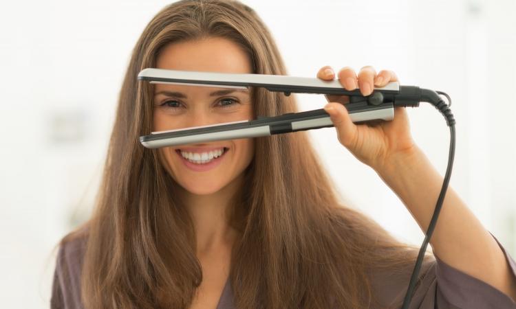 Le fer à lisser très bien mais attention