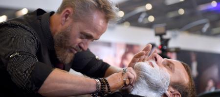 emmanuel macron salon de la coiffure paris